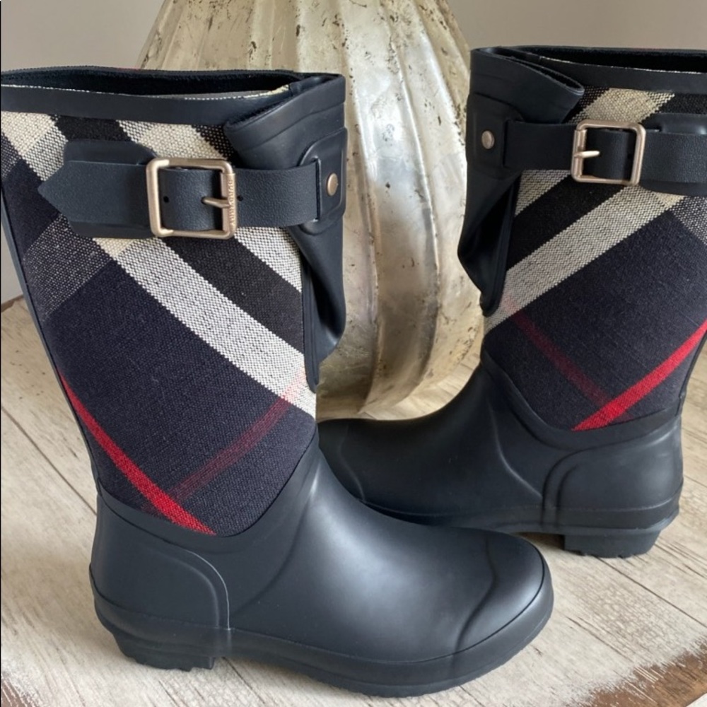 NEW Burberry Navy  rain boots AUTHENTIC